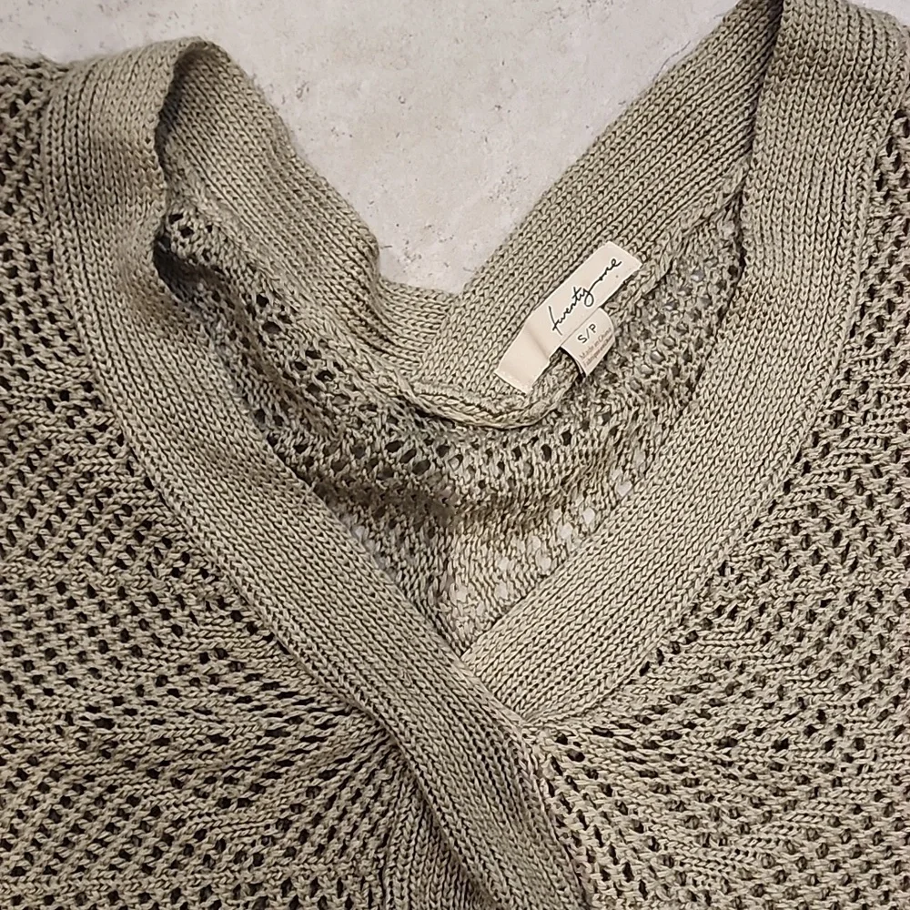 Top - Picture 2 of 4